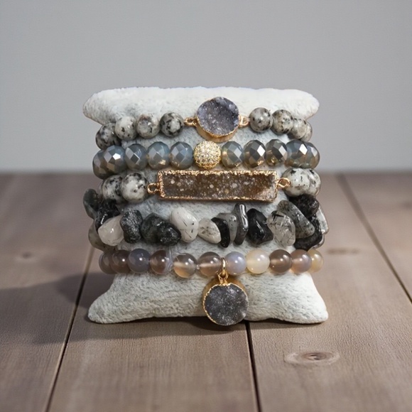 Gray druzy bracelet set, 5 pieces, mixed stone,druzy, and glass beads - Picture 2 of 3